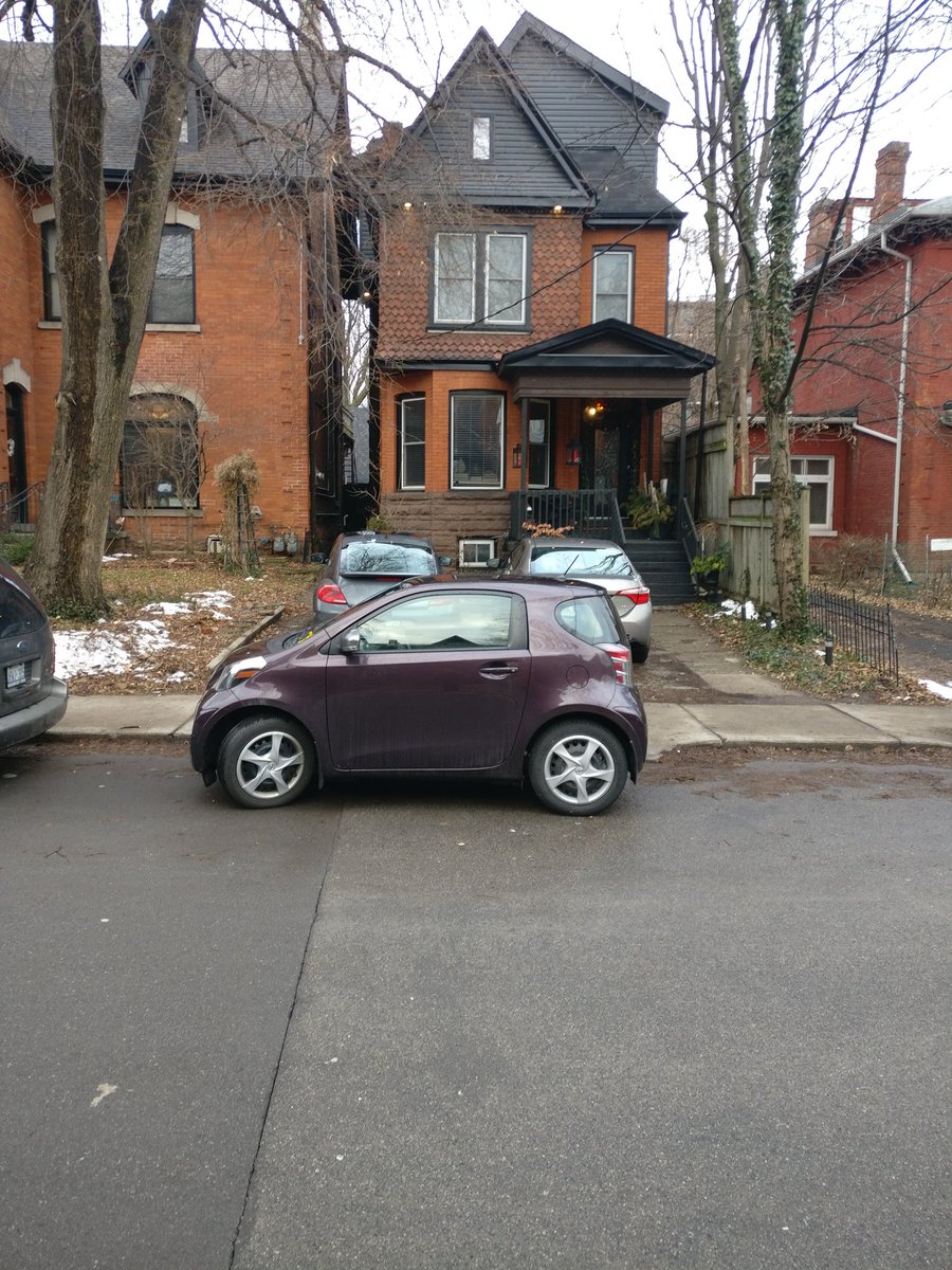 HamOntParking's tweet photo. Good morning and Happy Monday #HamOnt When parking on street you must be 45cm back from any residential driveway &amp; 1m from a commercial driveway. A 75$ penalty, possibly having your veh towed &amp; making someone late is no way to start the week. https://t.co/aNBC4acQ9Z