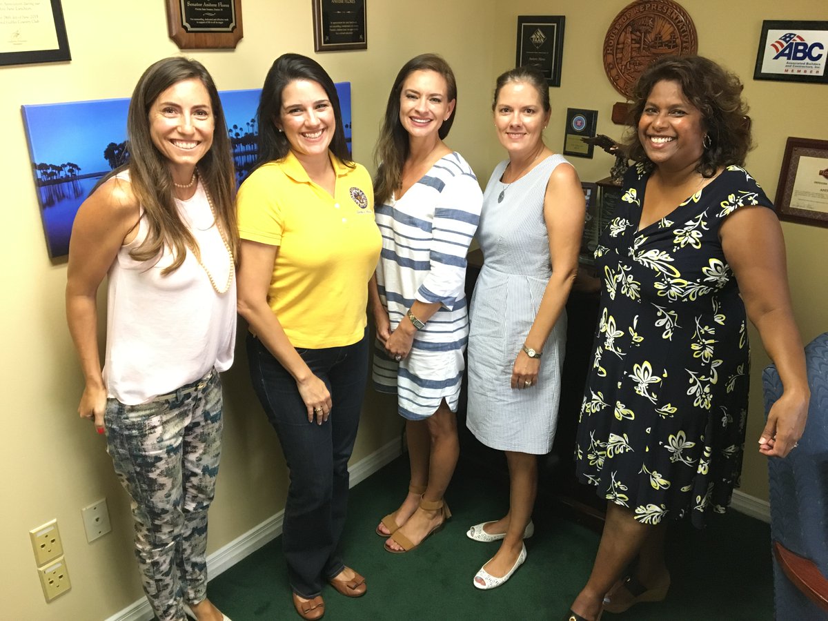 anitere_flores's tweet photo. All Work, No Play isn’t beneficial for children's development, so in 2017, we advocated for Public School Recess by passing SB 78. Studies show daily physical activity is crucial for students to develop social skills & better focus when in class. #FloresFactor https://t.co/ecElticnCE