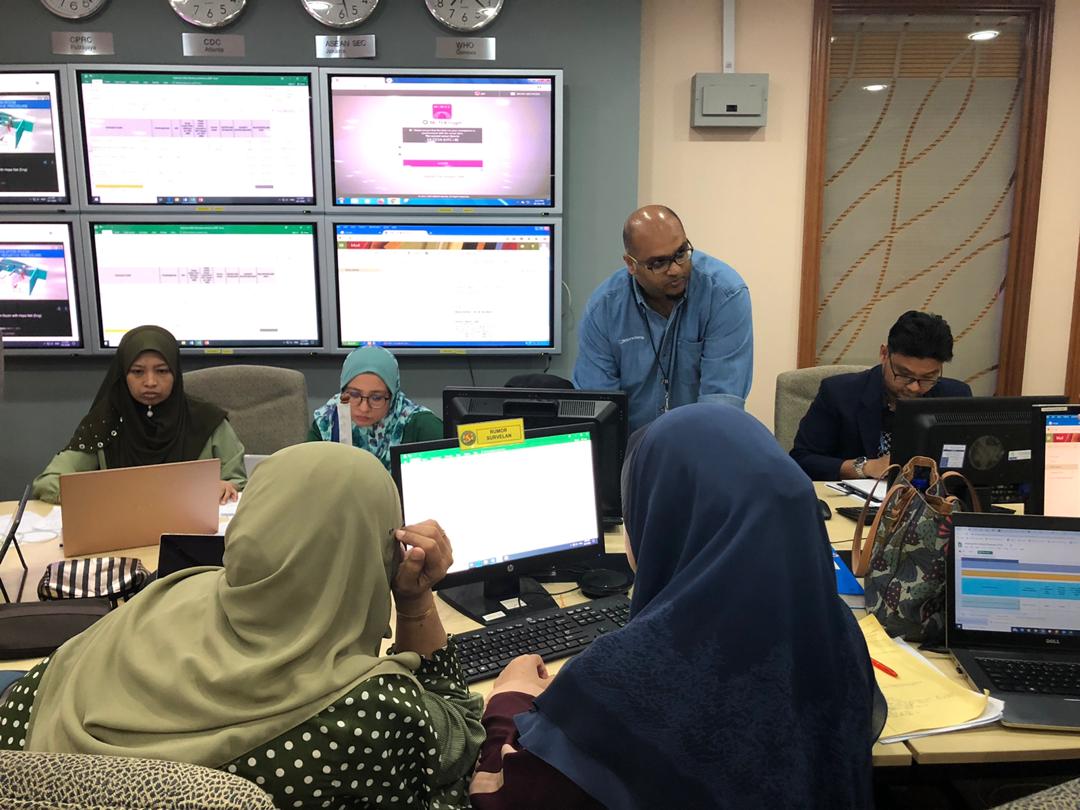 DrHirman's tweet photo. Crisis Preparedness &amp; Response Centre / CPRC di KKM Putrajaya bertindak sebagai pusat penyelarasan krisis kesihatan awam termasuk wabak &amp; bencana, bertugas 24 jam menjaga kepentingan rakyat, pakar perubatan kesihatan awam &amp; pakar2 lain sentiasa mencari jalan terbaik untuk negara. https://t.co/svybs6ExqH