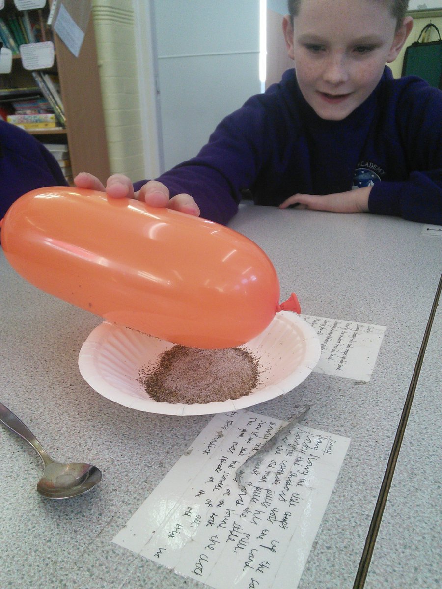 QuayYr5's tweet photo. This morning, Year 5 have used static electricity to make cans move, levitate bags, bend water, pick up pepper and give ourselves new hair styles. #lovelearning #learningisfun https://t.co/moMUqakm8L