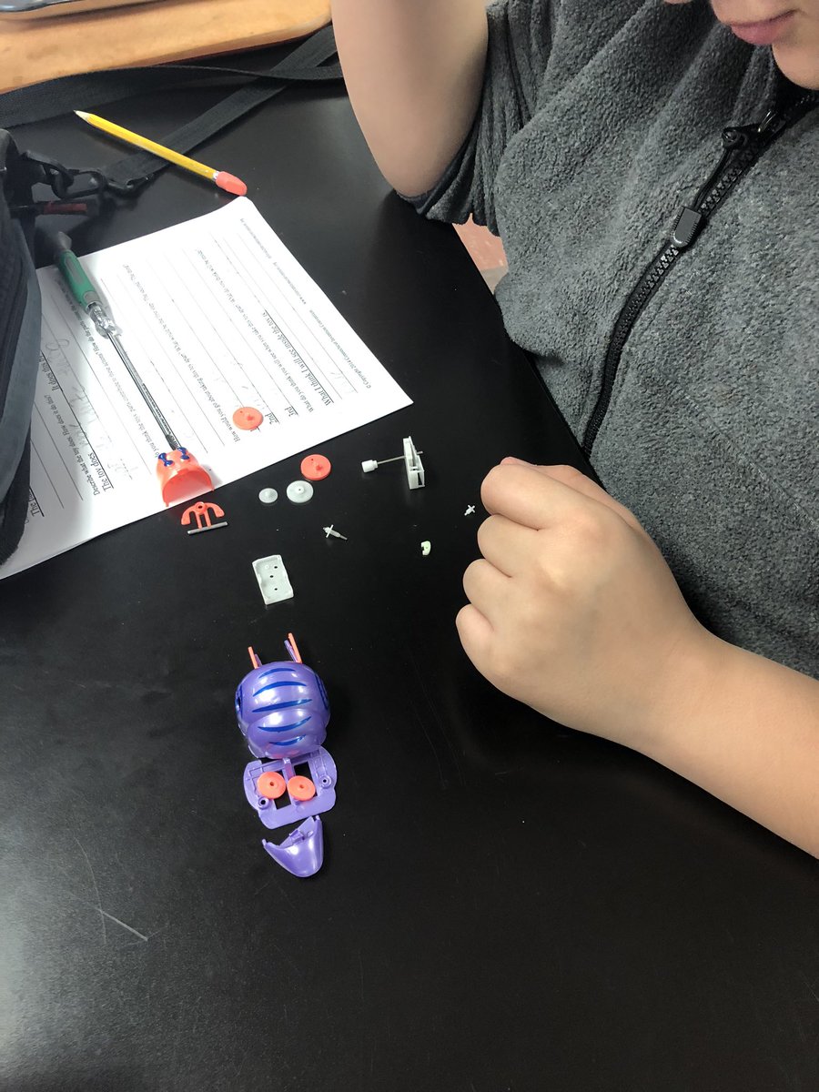 CCSU_STEM6's tweet photo. Take Apart to start off this Monday morning on CCSU6! @EHMiddle #engineeringunit #NGSSed #InvestEHMS https://t.co/rMfYcVRnH1