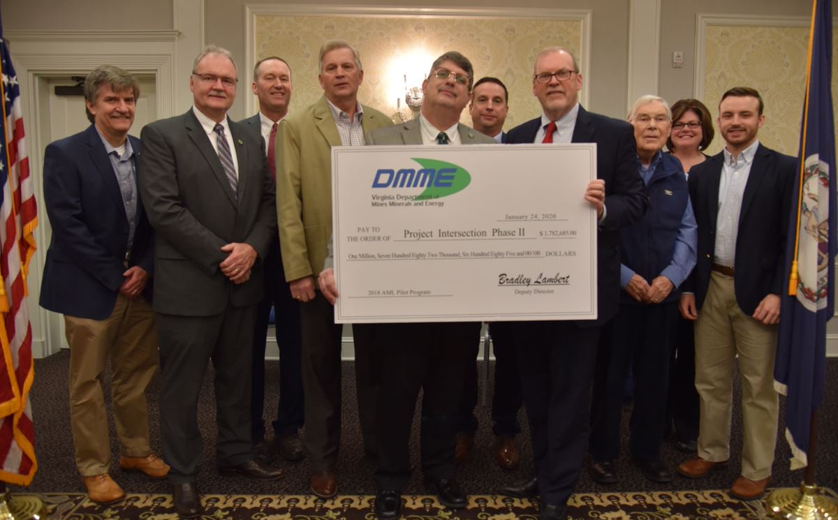 Virginia_Energy's tweet photo. MME presented nearly $1.8 million in Abandoned Mine Land Pilot Program funds for Project Intersection-- a regional economic development project. Learn more: 
https://t.co/NGmUNOONip https://t.co/efmUqUnKGG