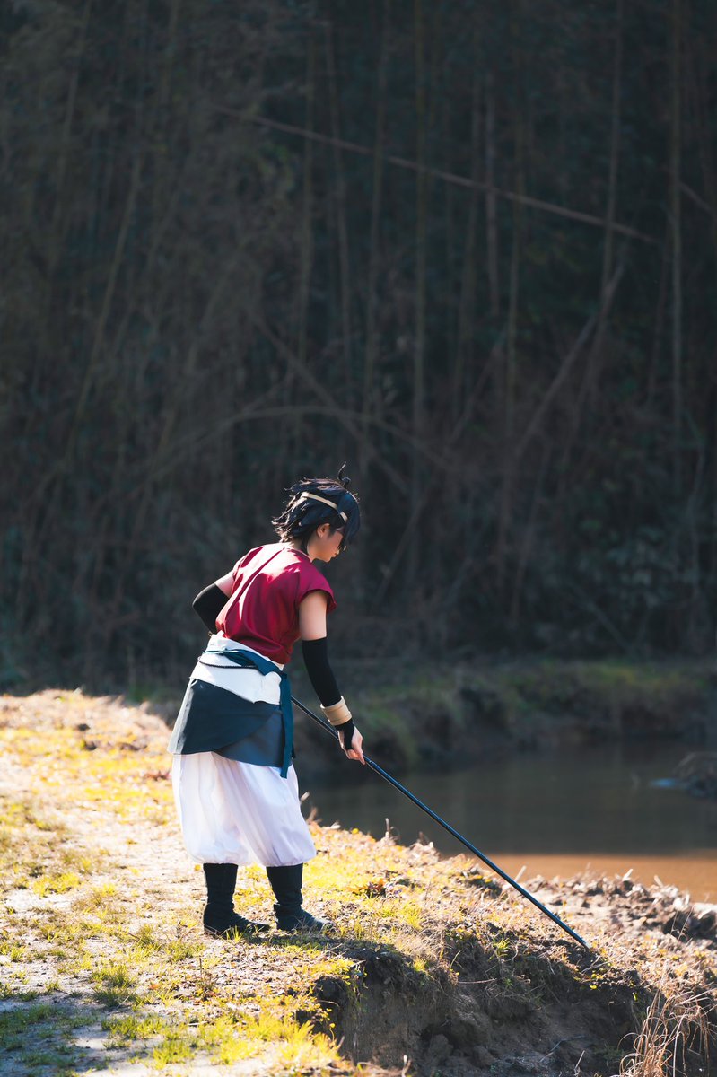 うさぎ オフショ 本誌 ㅤ アクタージュ 羅刹女より 孫悟空衣装の阿良也くん ㅤ 川に生えてる草を如意棒で弄る図