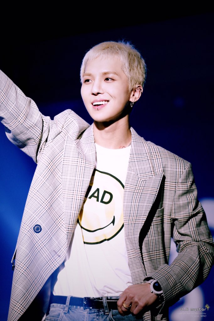 loving these pics of mino sm it hurts