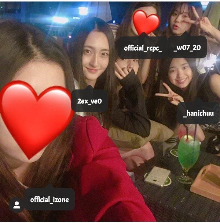 ZNN_NJJ_S2's tweet photo. #CURIOSIDADE // A #soyoon (ex-trainee da woollim) postou essa foto com a eunbi e a #Yeonhee do #Rocket_Punch!
Ela participou do primeiro single do #W_Project em 2017 com o #joochan do #Golden_child.
~Vika https://t.co/vPwcjOItRb