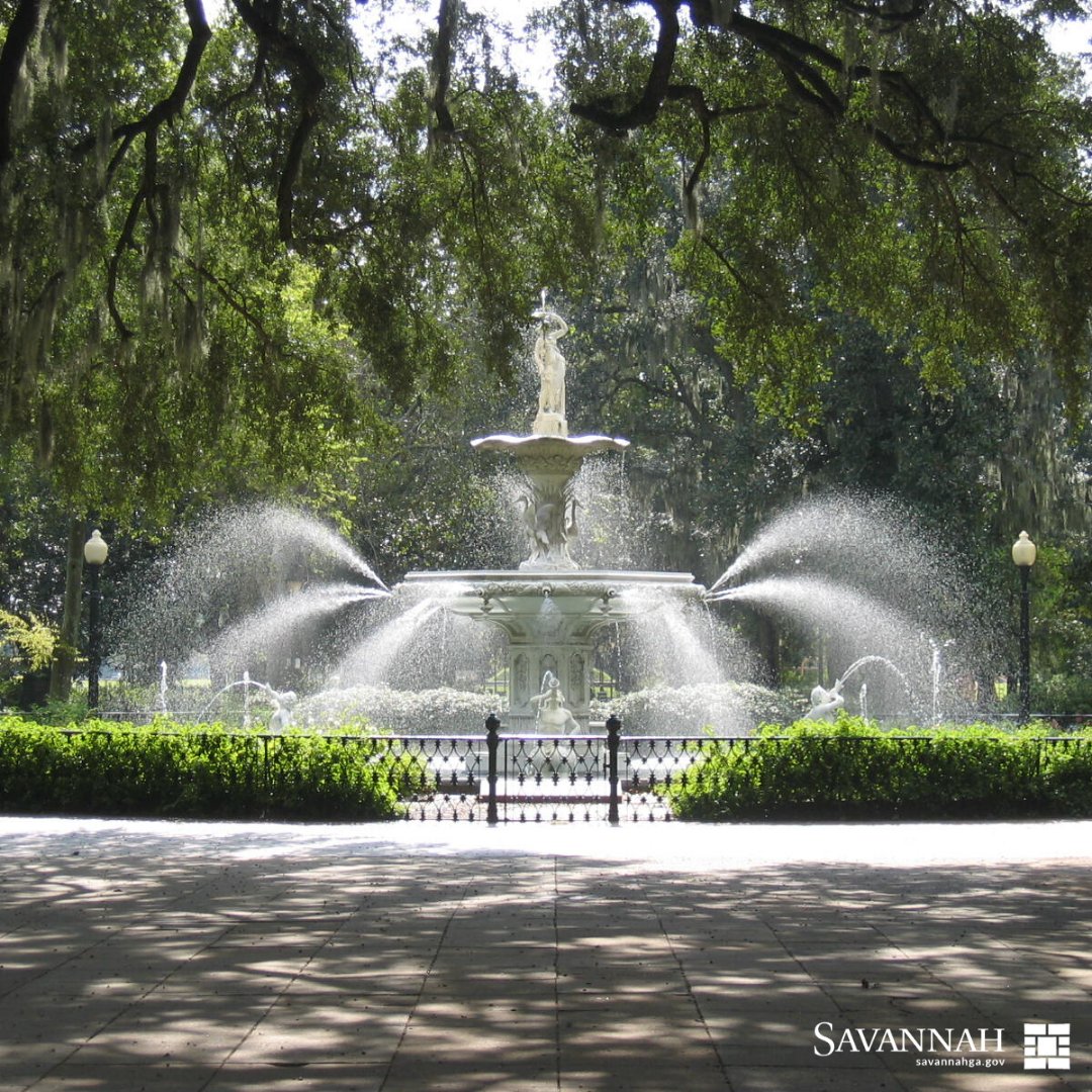 cityofsavannah's tweet image. This beauty is getting its annual refresh. The Forsyth Fountain will be turned off from Jan. 27-31 as the city's Greenscapes Division cleans and paints it. 

#CityofSavannah #ForsythPark #ForsythFountain #Savannah #Savannahga