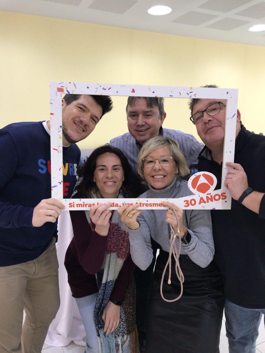 Cumplimos años!!! Equipazo de #realización de Noticias 21 #Antena3Cumple30