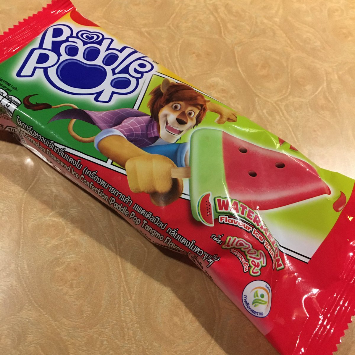 もりさと ロッテ スイカバーのパクリアイス タイの業者たくましいな と思いきや 作ってるのユニリーバかよ まぁ ロッテもグリコのポッキーパクってるし お互い様か