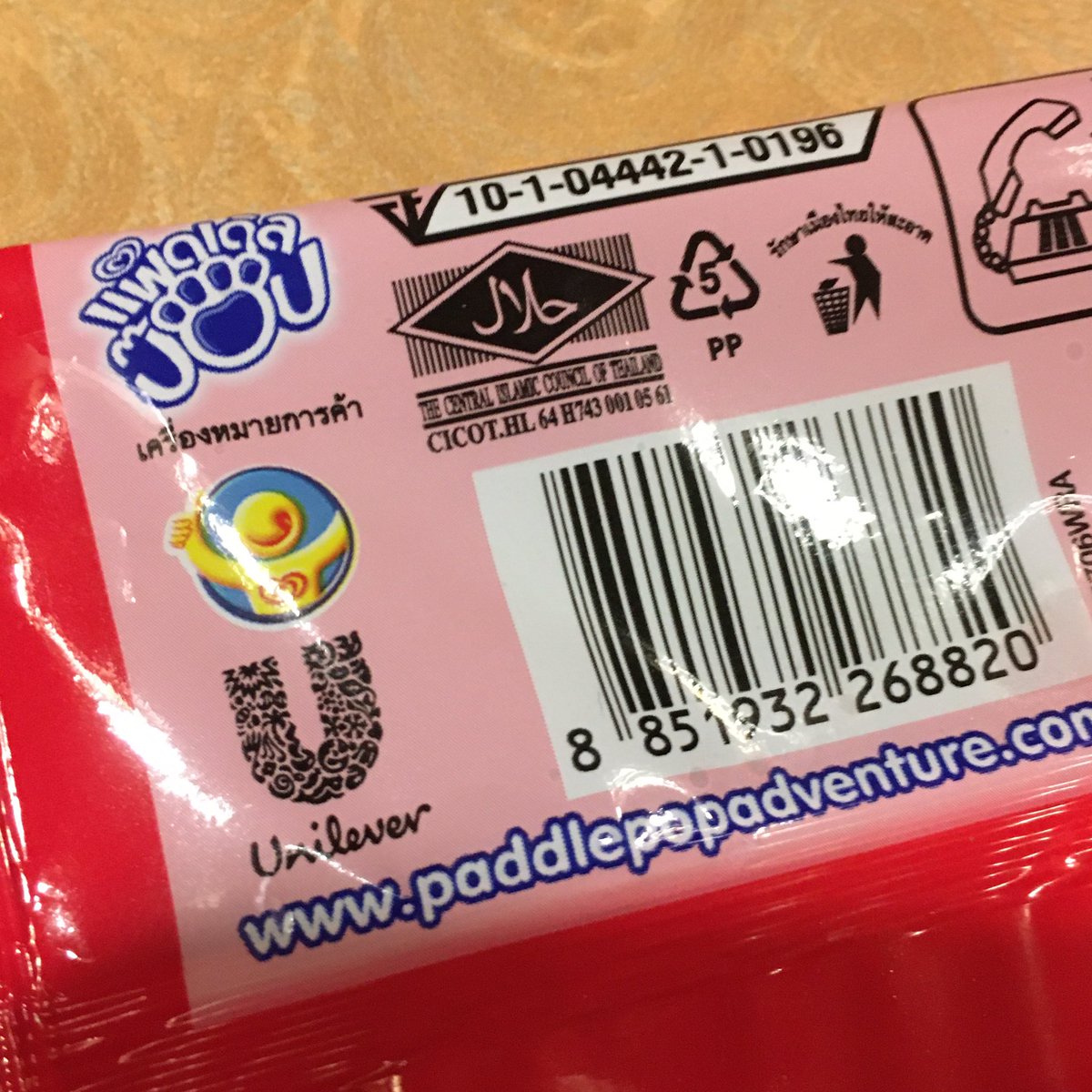 もりさと ロッテ スイカバーのパクリアイス タイの業者たくましいな と思いきや 作ってるのユニリーバかよ まぁ ロッテもグリコのポッキーパクってるし お互い様か