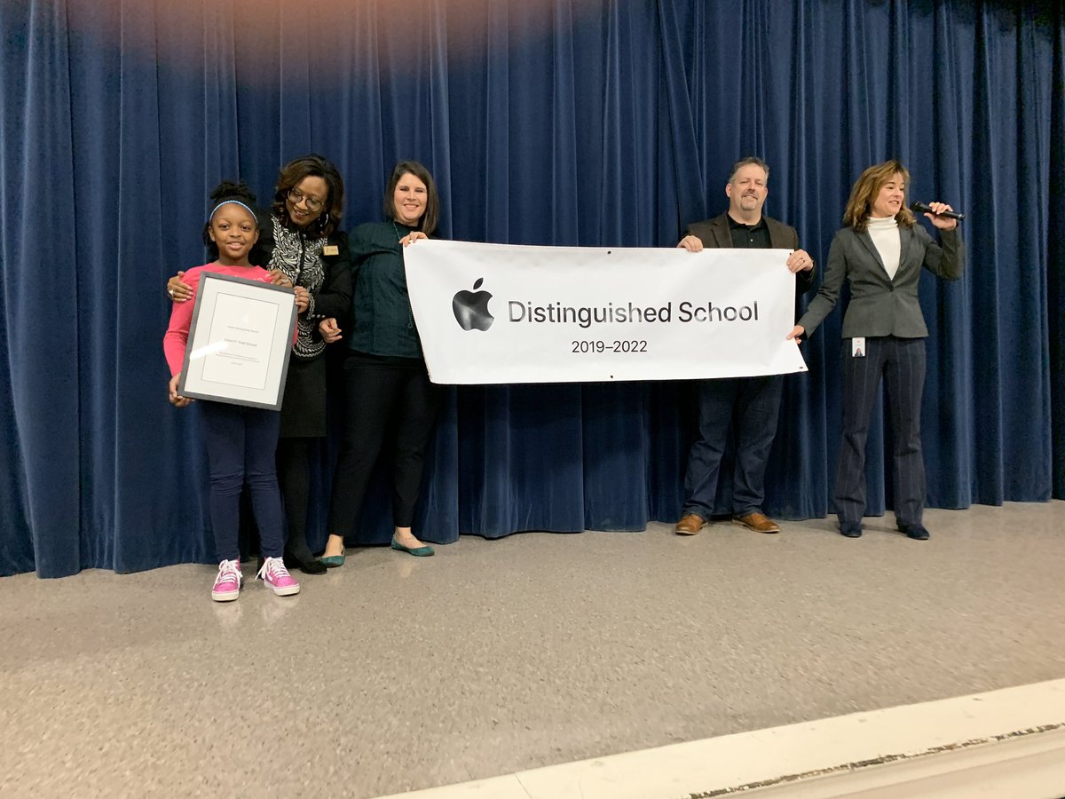 GoToddTigers's tweet photo. E.P. Todd is proud to announce that we are now an Apple Distinguished School https://t.co/bbruOeBSOt