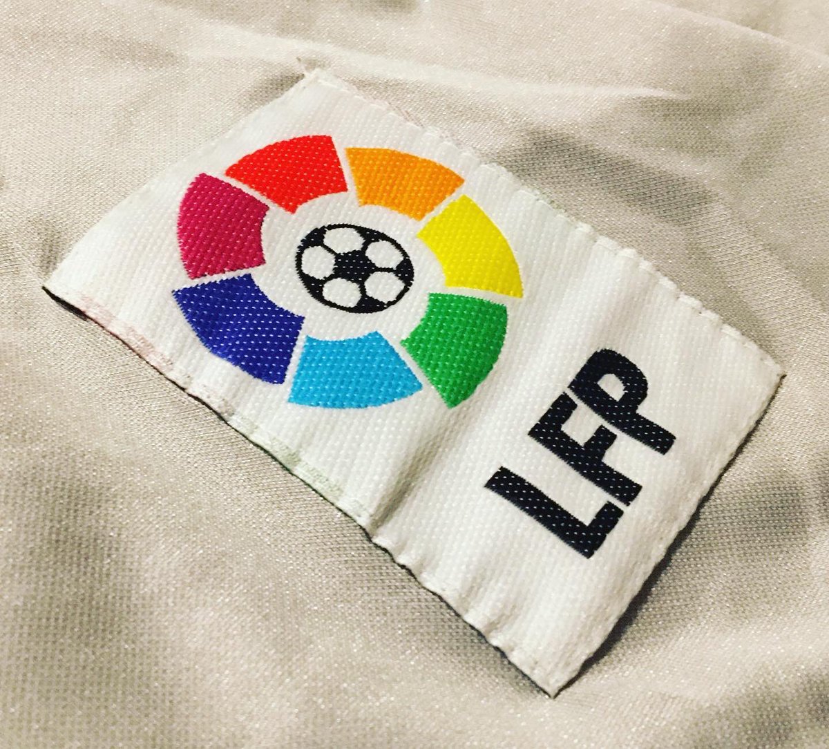 HunnersoT's tweet image. Rare vintage @FCBarcelona away centenary football shirt from 1999. 😍
#classicfootballshirts #kitcon2020 #vintage #retro #ForTheLoveOfFootball