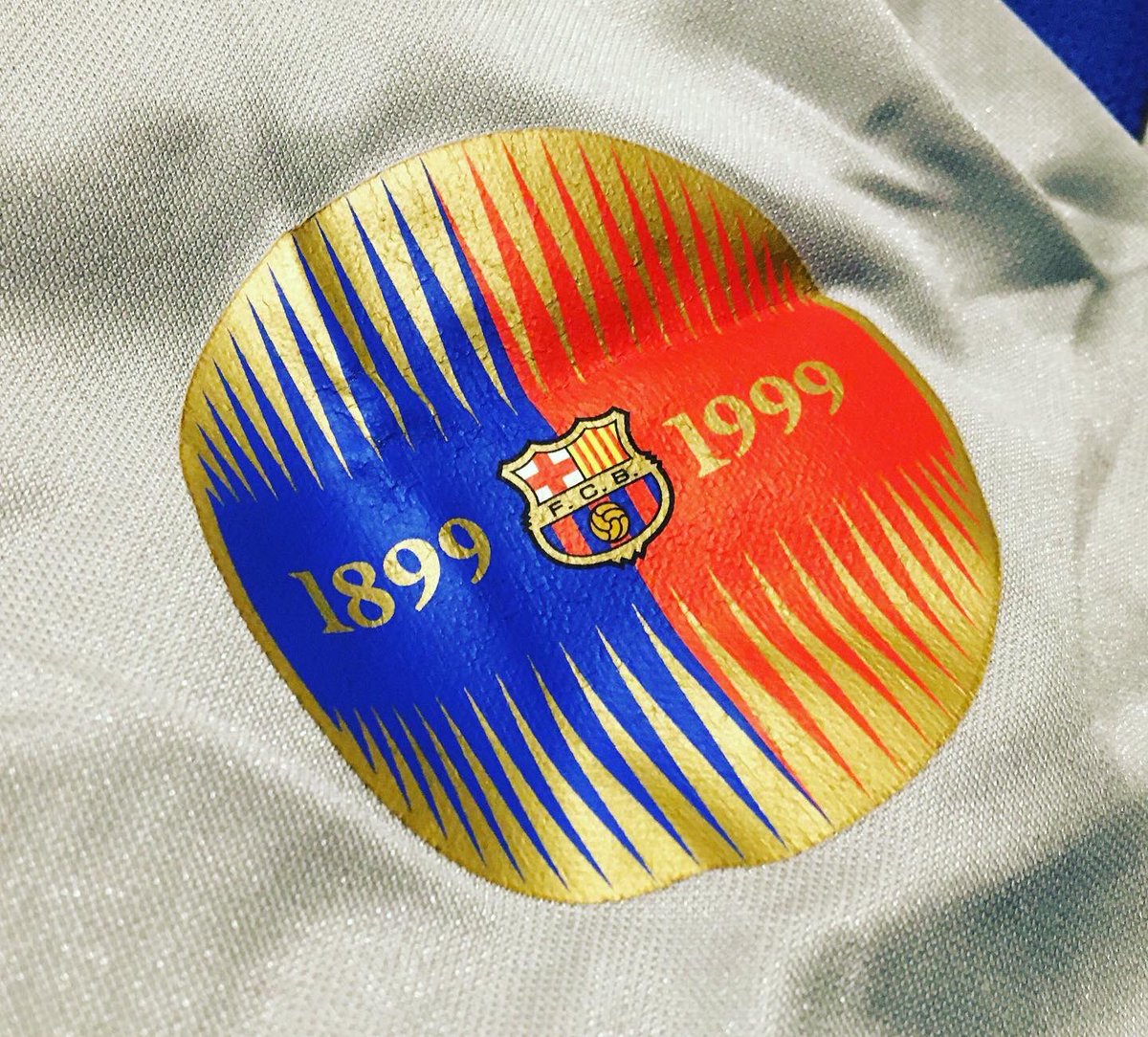 HunnersoT's tweet image. Rare vintage @FCBarcelona away centenary football shirt from 1999. 😍
#classicfootballshirts #kitcon2020 #vintage #retro #ForTheLoveOfFootball