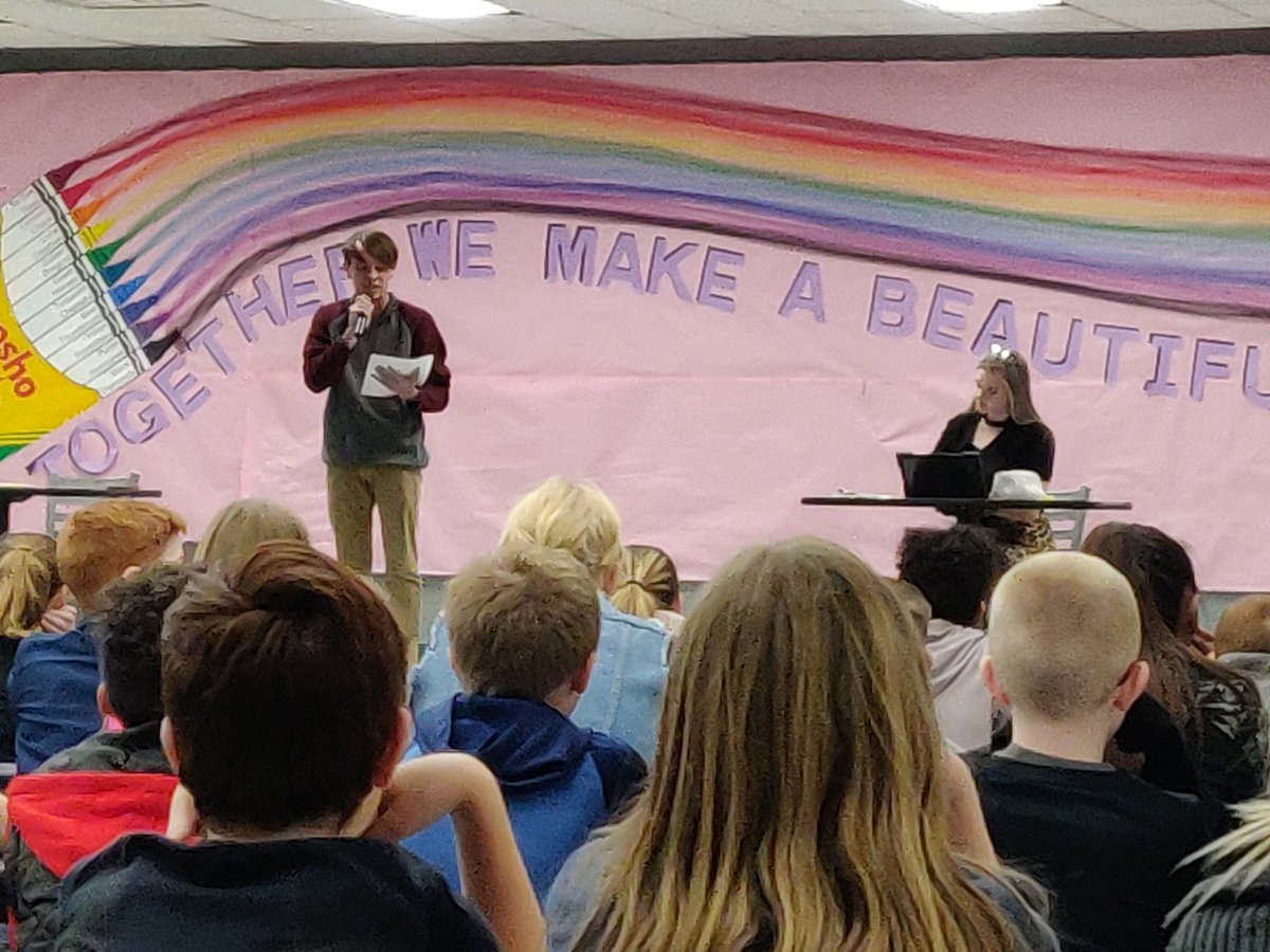 Thank you <a href="/SpeechNHS/">NHS Speech & Debate</a> for modeling exemplary debate strategies for our 5th grade! Ss were engaged by the discussion of "All homes should have pets." <a href="/CharityWRocks/">Charity Williams</a> @neoshodebate #NMSChampions