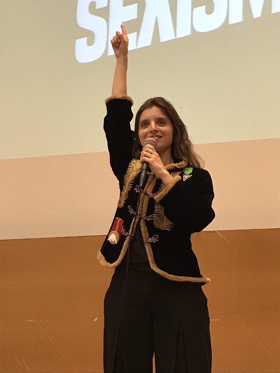 isabelle_blin's tweet photo. Fin de #EnsembleContreLeSexisme par @TyphaineD_   : Déesse Merci! Autrice c’est plus beau qu’auteur... Extrait de la Perille Mortelle! https://t.co/bVOtL8ZTyt