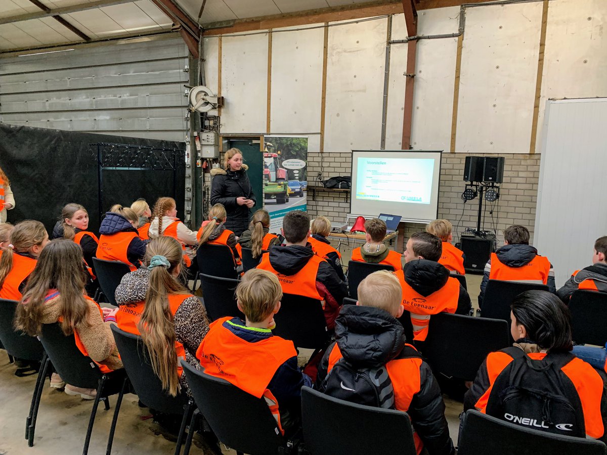 Pilot dodehoekproject VVN Maasland vrachtw+ touringcars met CUMELA-proj Veilig Omg Met Opvallend Landbouwverkeer. Start Gebr. Van Erp Oss. 3 t/m 6 febr. Bernheze bij Langenhuizen Nistelrode. <a href="/gemeenteoss/">Gemeente Oss</a> <a href="/VVNBrabant/">VVN Brabant</a> <a href="/bernheze_gem/">Gemeente Bernheze</a> <a href="/VeiligVerkeer/">Veilig Verkeer Nederland</a> <a href="/CUMELANederland/">Cumela</a> @politieOss