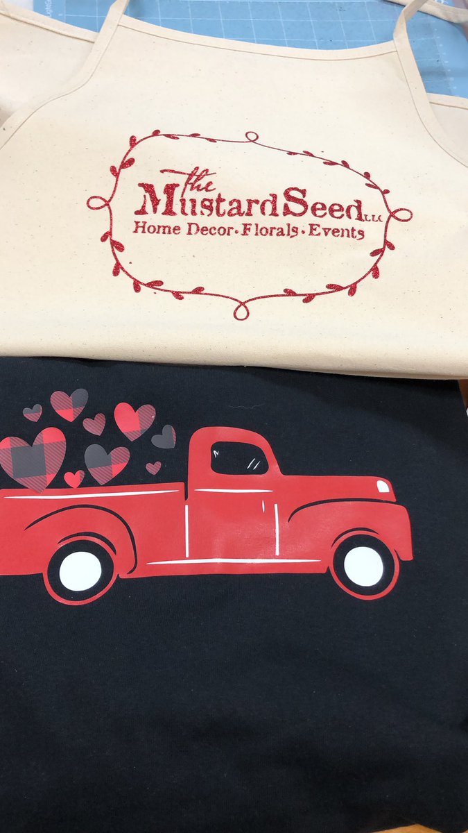 NewbyPrincipal's tweet photo. Students were hard making aprons and shirts for a local business today!! #wearenorthclay https://t.co/sKPHwdXIXq