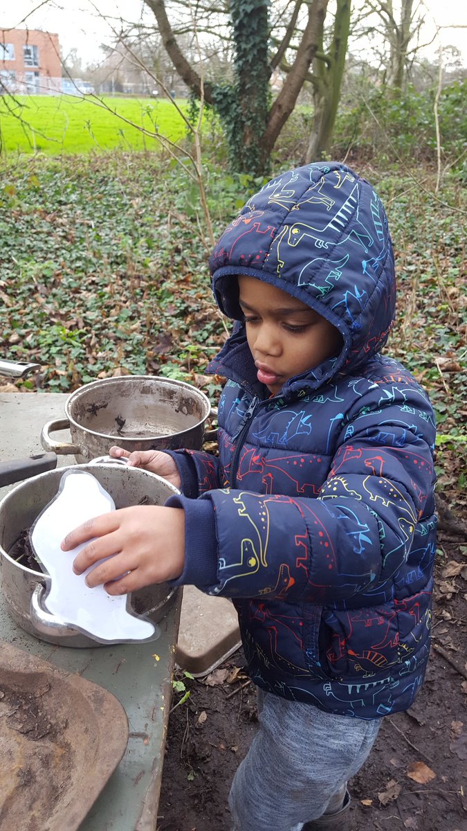 BranchingOutUH's tweet photo. EYFS are having a great time exploring and having fun in the woods @UptonHeathCE #forestschool #havingfun https://t.co/qNHMtokChL