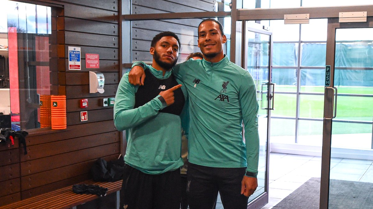 LFC's tweet photo. .@J_Gomez97 👉 @VirgilvDijk 😄 https://t.co/8L6nY02sb7