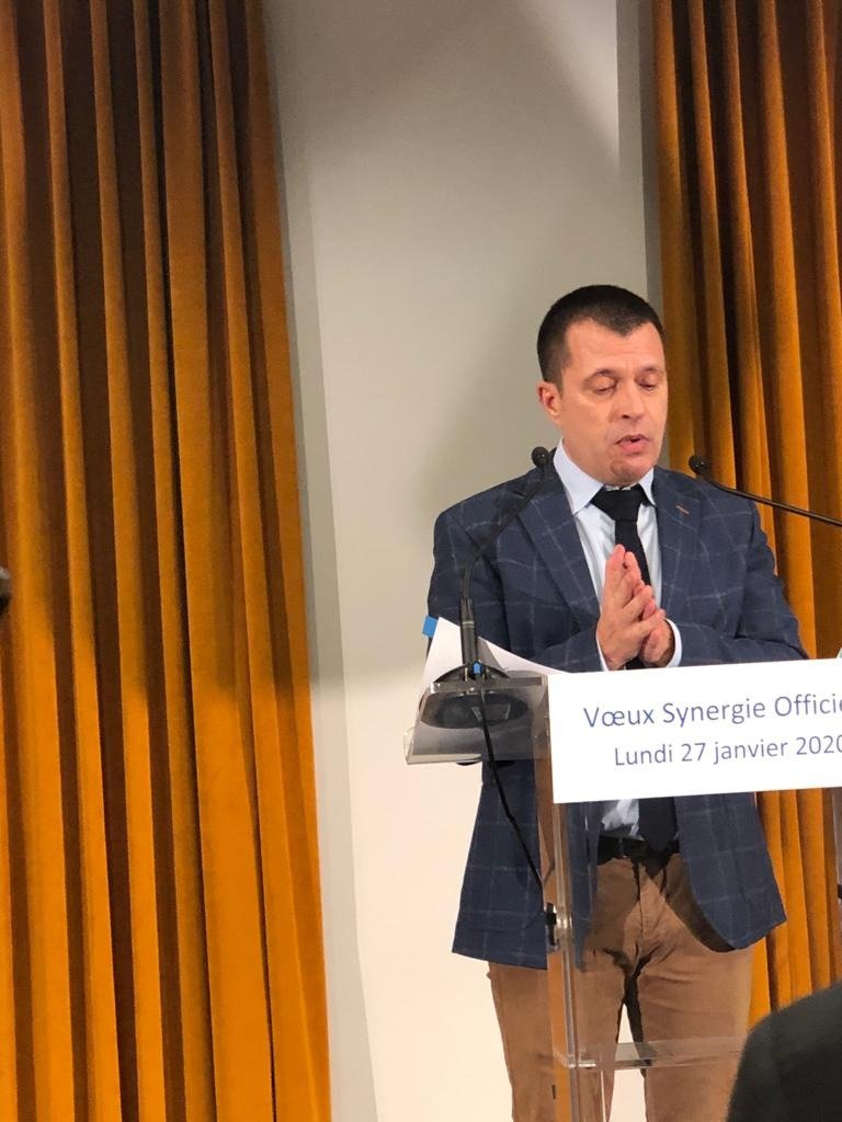 eciotti's tweet photo. Aux vœux de @PoliceSynergie son secrétaire général rappelle que 10000 policiers ont été blessés en 2019 et fait part de son amertume par rapport au message de défiance du Président de la république envers les policiers. https://t.co/DjAuyQmJ61