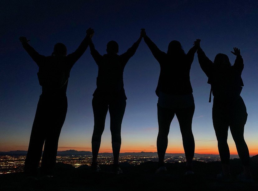 brimoyerss's tweet photo. Surround yourself with those who lift you up and believe in you 💫 forever grateful for the power of community. https://t.co/icuaPhezeR