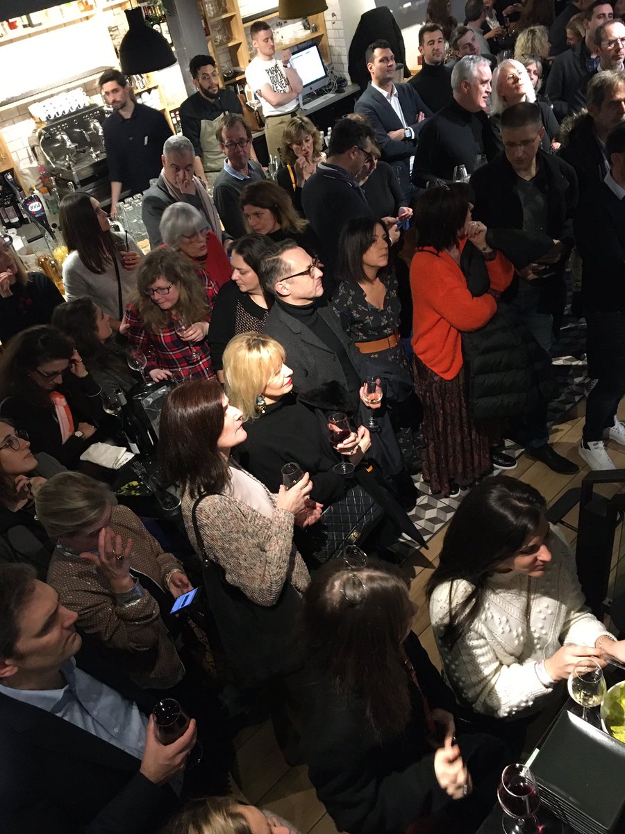 clubdelacom_'s tweet photo. C’est l’heure des speechs !
🌟Soirée des #vœux🌟 @ClubComMP #clubcom https://t.co/ahW3FrPDPc