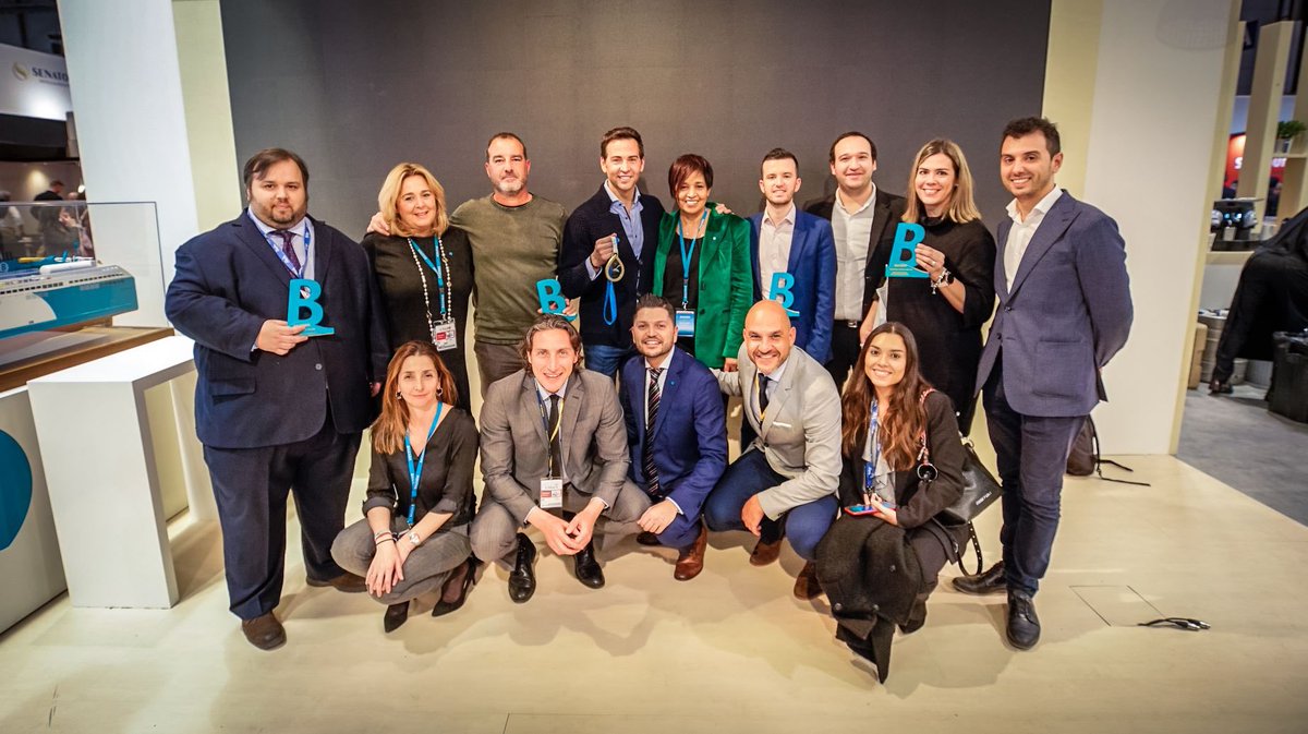 GRUPOAVA's tweet photo. 🏆 @Balearia premia la fidelidad del Grupo AVA.

La prestigiosa naviera realizó la entrega del premio en la feria internacional de turismo #Fitur.

📰 https://t.co/A5peijeydb https://t.co/OB6GYTwOJm
