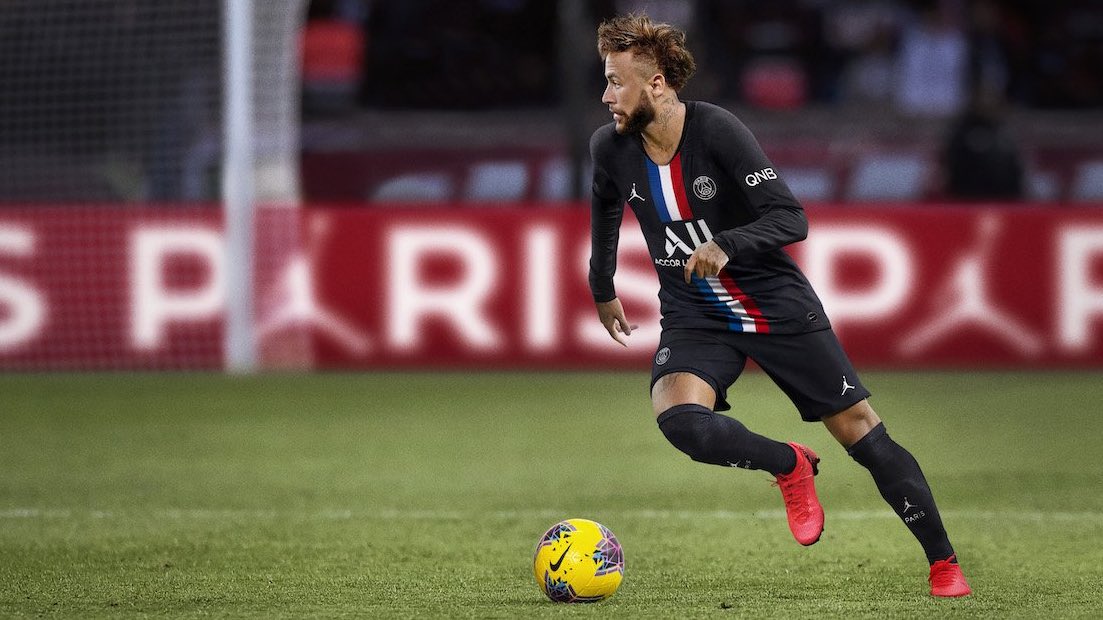 MookieBarbu's tweet photo. Hey la #TeamPSG ça vous dit de gagner ce maillot ?! Allez à 100 RT, on lance le jeu 😜🔴🔵 https://t.co/F3BkRj8fe3
