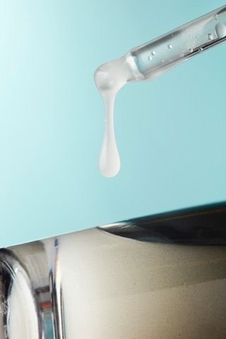 Fruit de quinze années de recherches, résultat de quarante-trois études, la nouvelle formule du sérum Advanced Génifique de <a href="/LancomeFR/">Lancôme France</a> est également récompensée aux #PEB2020 dans la catégorie Prix internationaux.