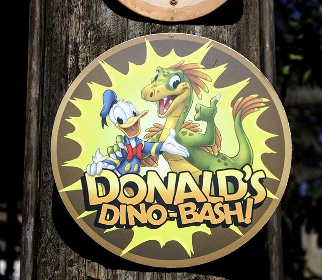 disneypass_'s tweet photo. Donalds Dino-Bash ubicado en #Dinoland en #AnimalKingdom #Disney únete a Donald Duck y amigos para una fiesta prehistórica de más de 200 millones de años.⠀
⠀
Para mas información de #Disney síguenos @orlandopass @disneypass #DisneyPass #orlandopass #… https://t.co/ojxd0ZA5qD https://t.co/9SZ3HkOrlV