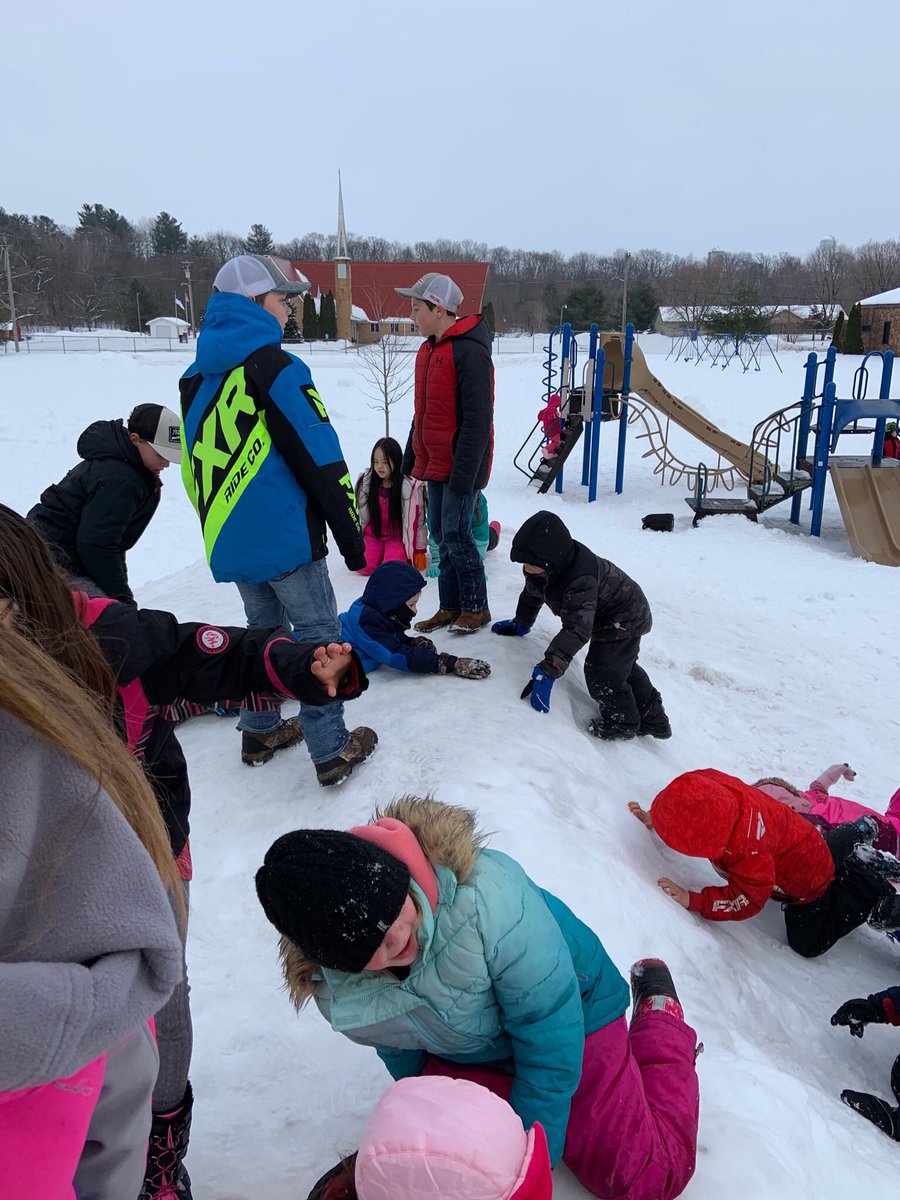 downsvilleES's tweet photo. Celebrating positive behavior with an extra outside recess! @downsvilleES #downsvilletigers https://t.co/TpRtvVEIvf