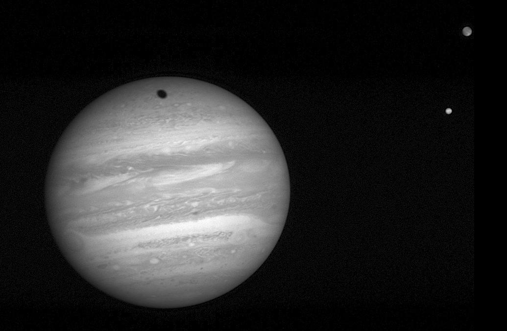 Jupiter_VL's tweet photo. Il y a 13 ans, j'ai accepté d'accélérer (+ 14000 km/h quand même) la sonde New Horizons pour qu'elle arrive plus vite chez @Pluton_VL. Mais faudrait pas que ça devienne une habitude, hein, y a pas marqué "SOS assistance gravitationnelle", sur mes rayures ! https://t.co/c6JoVeteJF