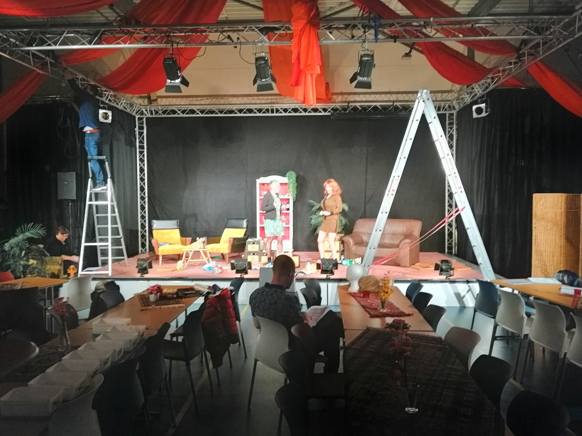 Woldbloem's tweet photo. Laatste repetitie... Toneel bijna klaar voor gebruik... Warming up voor licht en geluid....🎬
Zaterdag uitverkocht en voor vrijdag nog enkele kaarten.🤓
Reserveren mogelijk via https://t.co/tvWjcTHuq3 https://t.co/0GU5aBIHPr