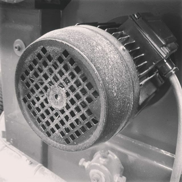 ModularMondays's tweet image. Ce soir! Set-up à 19h30 et performances à 21h00! 
Apportez vos synthés, laptops, instruments, noisemakers, drum machines, grand-mères, etc. pour une soirée de musique impro ouverte à toutes et à tous.

Share what you&apos;ve been experimenting with in 2020 and stick around for di…