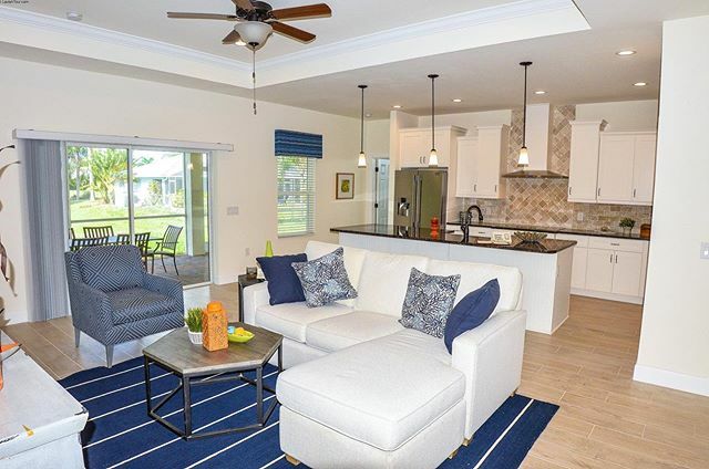 DaltonCommunit1's tweet photo. 🏠 Move-In Monday! 🏠

728 NW 37th Ave
Cape Coral, FL 33993
4 Bed / 2 Bath
1,808 Sqft
Fully furnished!

for more info, check out ➡️ https://t.co/4d44VON1PP https://t.co/MRF3p0Wwlg https://t.co/6POOxjNY6j