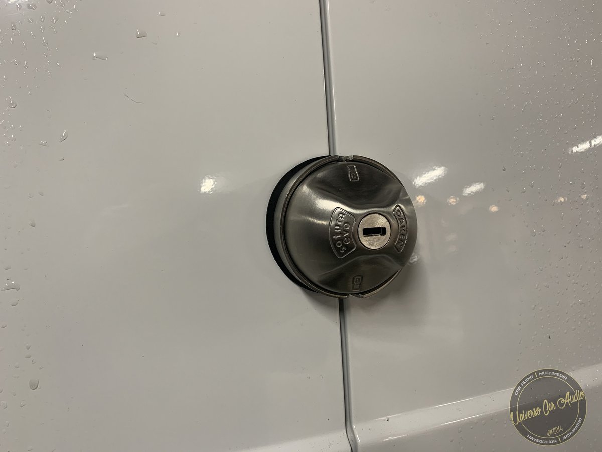 UniversoCA's tweet photo. #universocaraudio #tallarmovil #instalacionesadomicilio #madrid #daken #saturn #evo #saturnevo #peugeot #expert #peugeotexpert #vanlocks #slamlock #antitheft #vanlife #vansecurity #locksforvans #lockforvan #workvan #cerradurasdeseguridad #seguridad #adomicilio https://t.co/VSfJGq9TM8