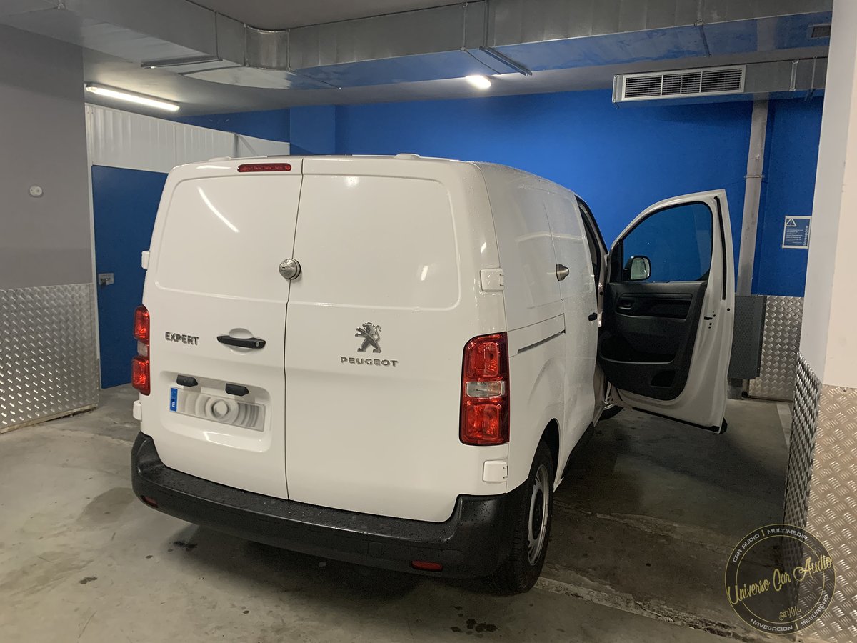 UniversoCA's tweet photo. #universocaraudio #tallarmovil #instalacionesadomicilio #madrid #daken #saturn #evo #saturnevo #peugeot #expert #peugeotexpert #vanlocks #slamlock #antitheft #vanlife #vansecurity #locksforvans #lockforvan #workvan #cerradurasdeseguridad #seguridad #adomicilio https://t.co/VSfJGq9TM8