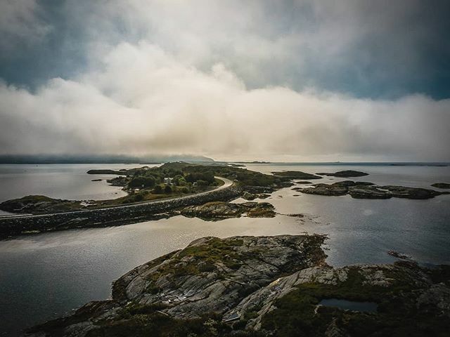 Another view of the Atlantic Ocean Road in Fjord Norway. Love these cute little islands :). #atlanticroad #norway #norge #averoy #averøy ift.tt/37yDJAO