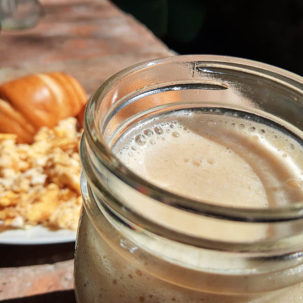 SaludEmprende's tweet photo. Iniciando la semana con fibra y energía!! 

Un delicioso #smoothie de avena, banano, sábila y panela; acompañado de unos huevos revueltos con pan. 🤤🤤🤤

¡El mejor desayuno! https://t.co/U6WBHOloDU