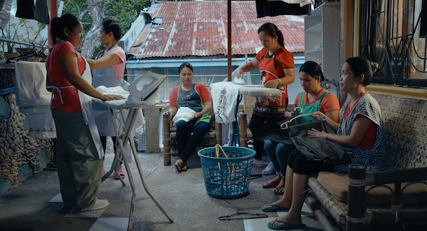 1StepBeOn's tweet photo. Le documentaire "Overseas" de Sung-A Yoon, produit en Belgique par Iota Production, remporte le Prix de la mise en scène au Festival @PremiersPlans https://t.co/VD2xea6JmM https://t.co/WX6G97Gup9