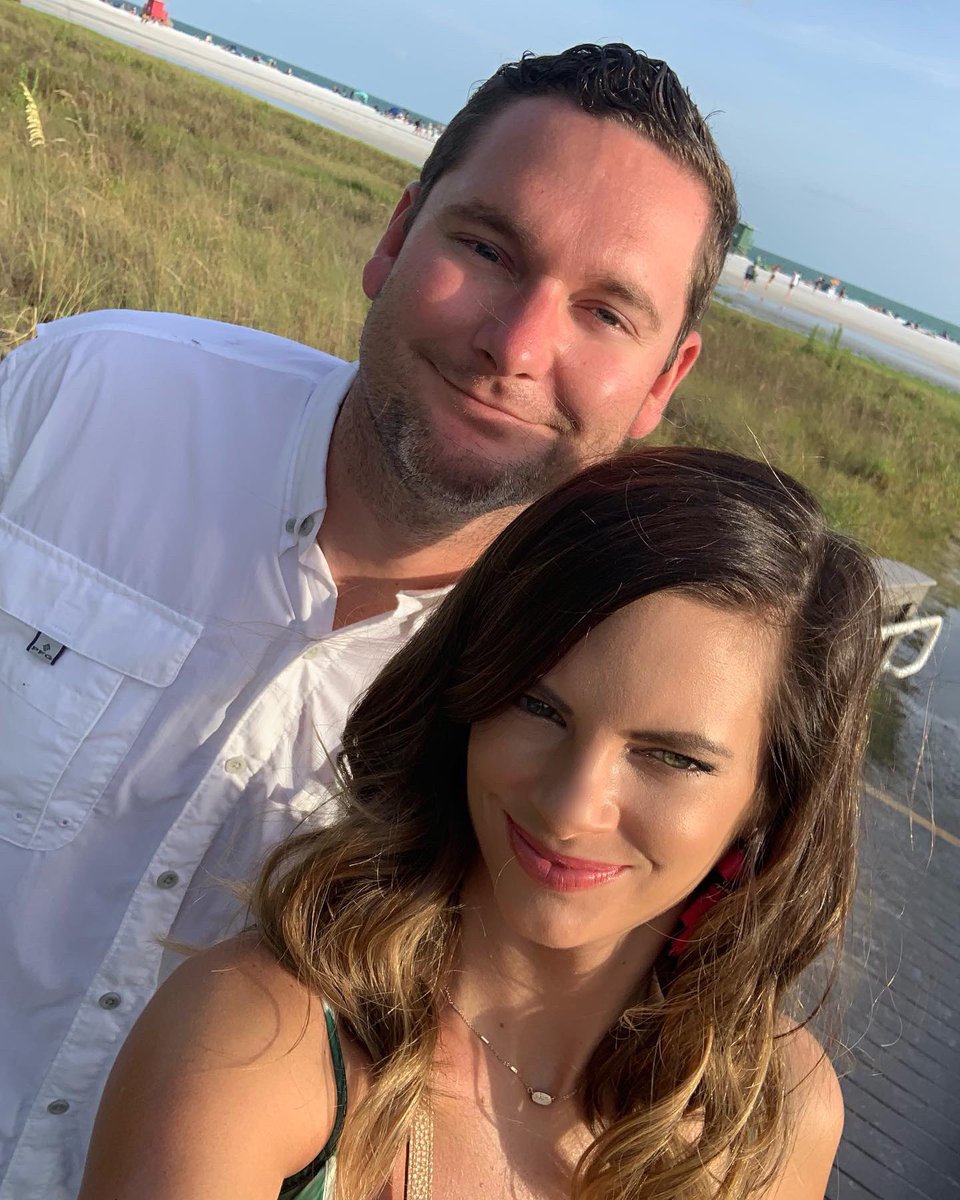 AngLyn7's tweet image. From smiling to smizing, I enjoy every adventure with you!