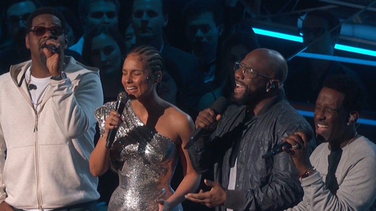 Alicia Keys Opens Grammys with Boyz II Men Tribute for Kobe Bryant buff.ly/2vlS2dP via <a href="/TMZ/">TMZ</a>