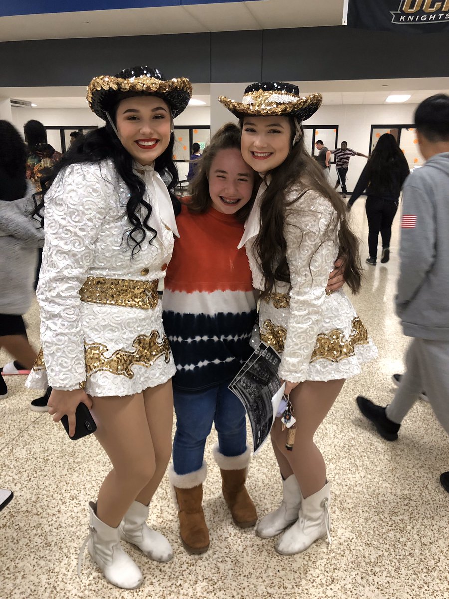 mansfieldhsdanc's tweet photo. GDDT officers &amp; elite team members traveled to Worley &amp; Wester middle school to discuss Gold Dusters to our incoming 8th grade students.  Our 1st tryout mtg is tonight, Mon Jan 27@the MISD Center for the Perf Arts@7pm, well have another tryout meeting Thurs Jan 30 at 7pm🖤💛🖤💛 https://t.co/7ljhyWrTNE