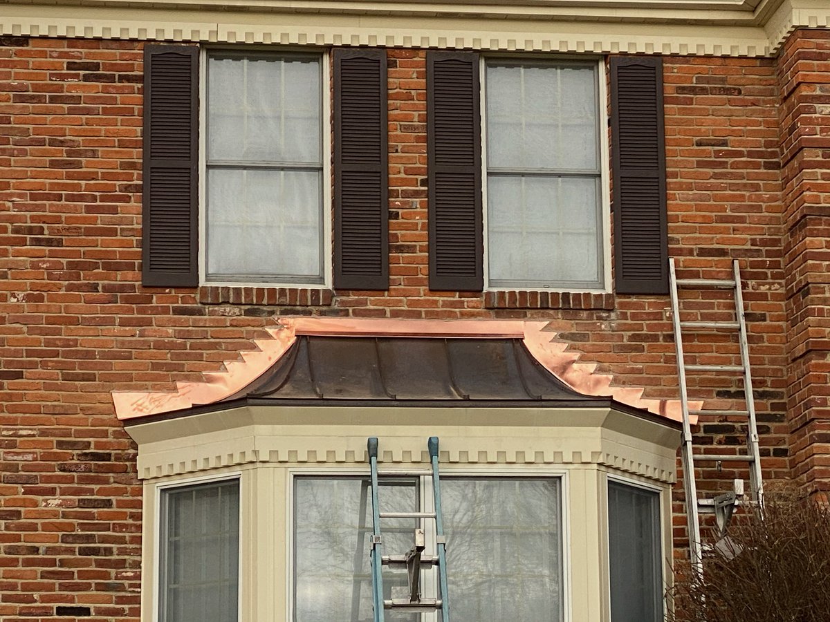 constructors911's tweet image. Check out this AMAZING copper detail #attentiontodetail #copperflashing #copperdetail #constructors911 #stl #roofinglife #copper #chimneyrepairs #roofingcontractor