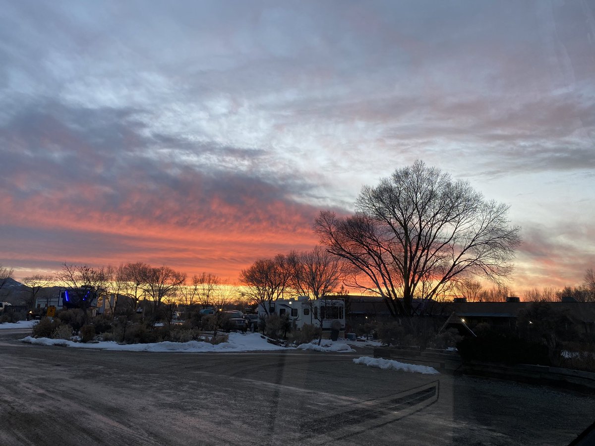 vantastic_life's tweet photo. Taos sure does know how to do sunrises and sunsets. Yes, we accidentally saw the sunrise today. Not sure how it happened. 🤷🏼♂️ #vanlife #taos #snowchasers https://t.co/0kLZmwp8Tb