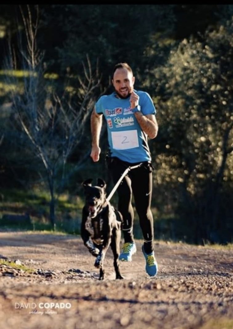 🏃‍♂️ El pasado sábado 11 de enero nuestro amigo Pedro se impuso 🏆, junto a su perro Snoopy, Miguel Ángel y Thor; en la primera prueba del Campeonato Regional de Mushing en la categoría de relevos 🐶 Menudos cracks! Enhorabuena!