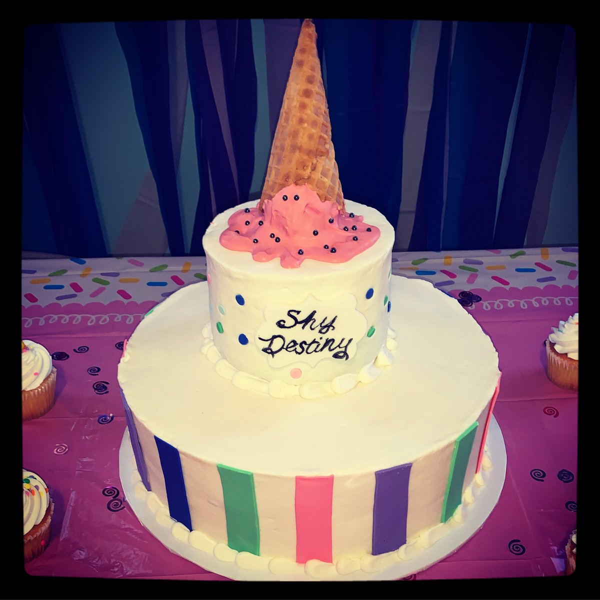 cluscakes's tweet photo. #icecreamparty #kidsbirthdayparty #kidsbirthdaycake #cake #kidparties #birthdaycake 🎂🧁🍭🍦🍨🍧 #icecreamcone https://t.co/CLtHXHwkjJ