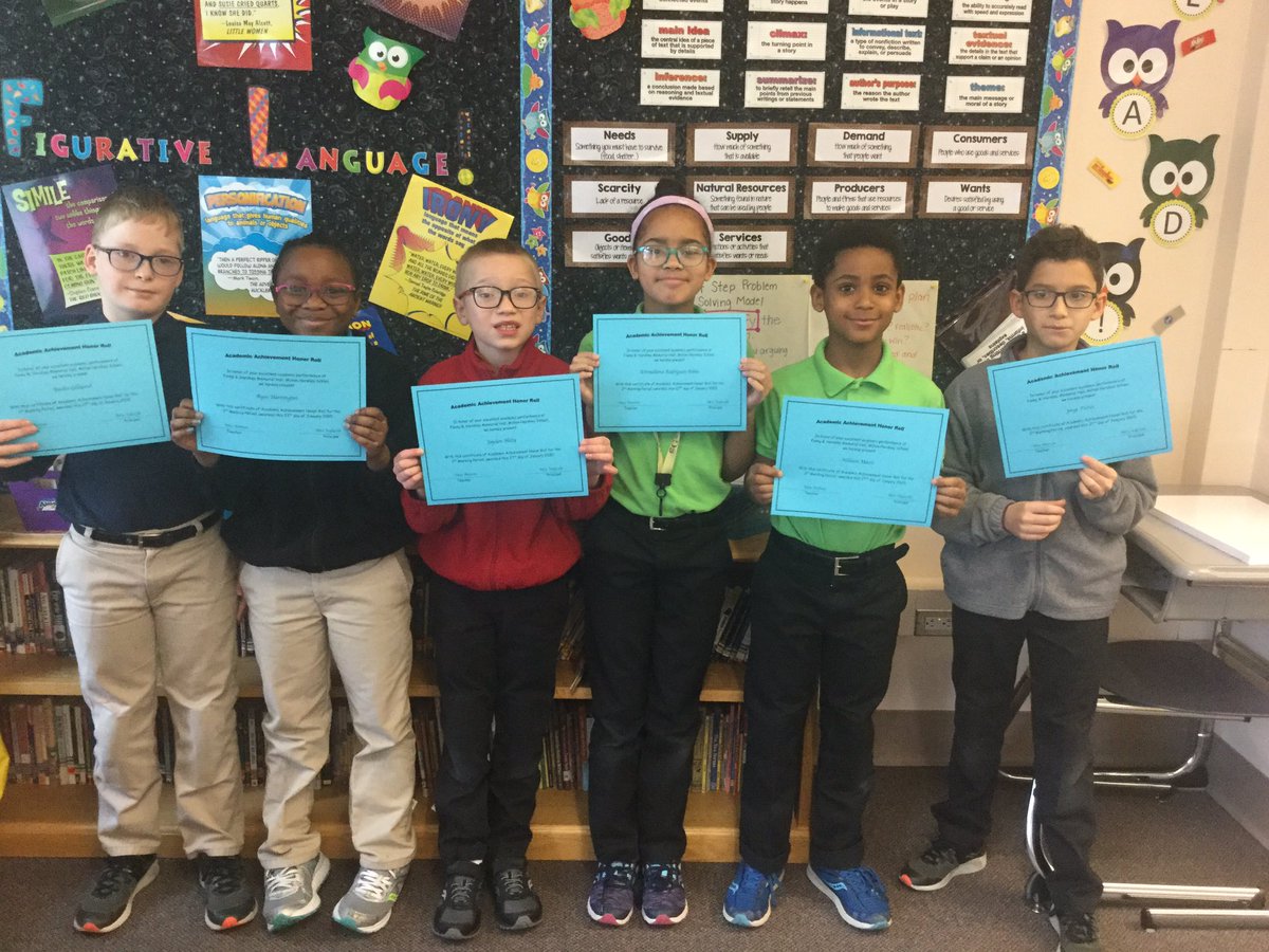 PeirsonsPupils's tweet photo. So proud of these amazing effort and conduct and honor roll students! https://t.co/6emg4yBvNy