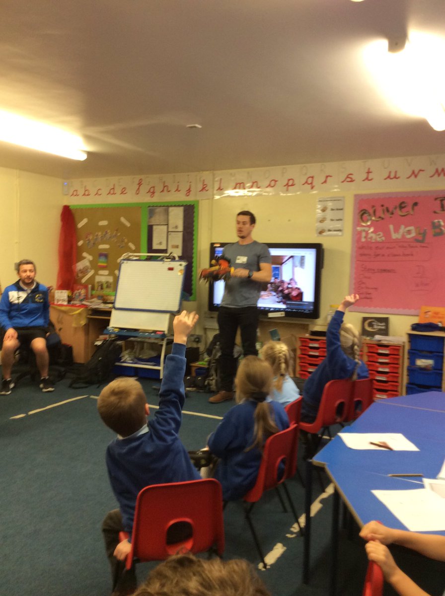 Heapey_Class's tweet photo. HeapeyClass had an amazing guest in on Friday. A real life explorer who gave us an amazing insight to what life is like as an explorer. We loved listening to his stories and looking at the kit and pictures. #explorer #thanksmrfrance https://t.co/n1TwakTuGR