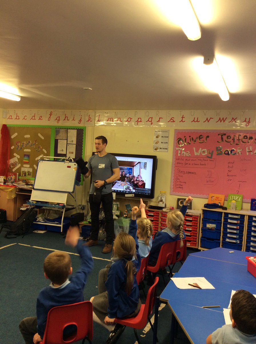 Heapey_Class's tweet photo. HeapeyClass had an amazing guest in on Friday. A real life explorer who gave us an amazing insight to what life is like as an explorer. We loved listening to his stories and looking at the kit and pictures. #explorer #thanksmrfrance https://t.co/n1TwakTuGR