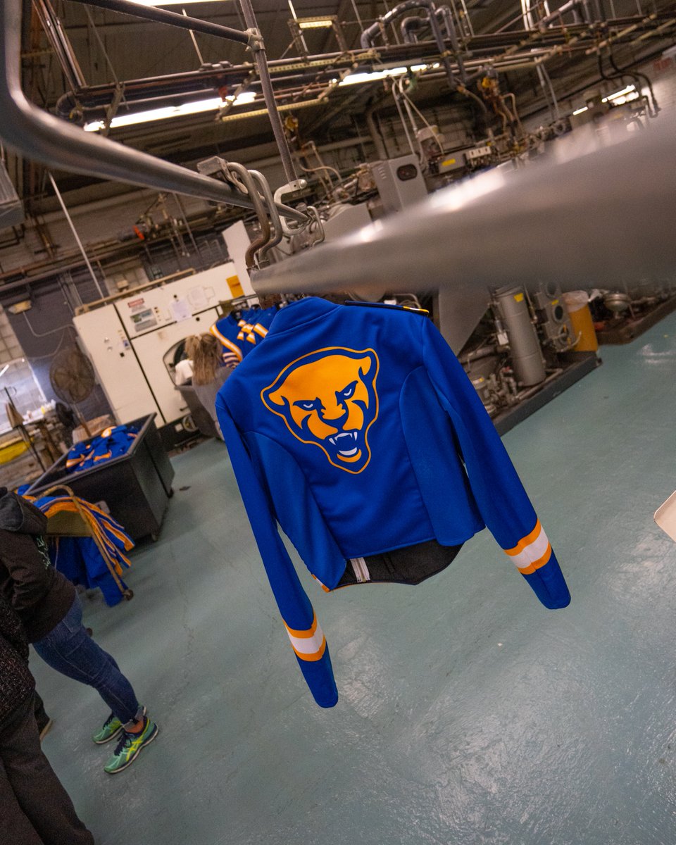 modelcleaners's tweet image. Look what decided to "march" into our production plant! We can clean and handle any size order for team uniforms.

#ModelCleaners #DowntownPittsburgh #Pittsburgh #DryCleaner